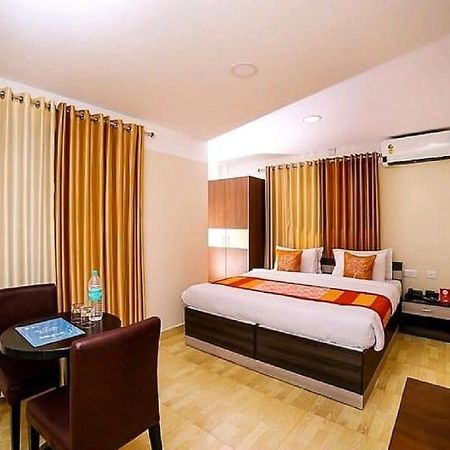 Hotel Tayas Trippapur ภายนอก รูปภาพ