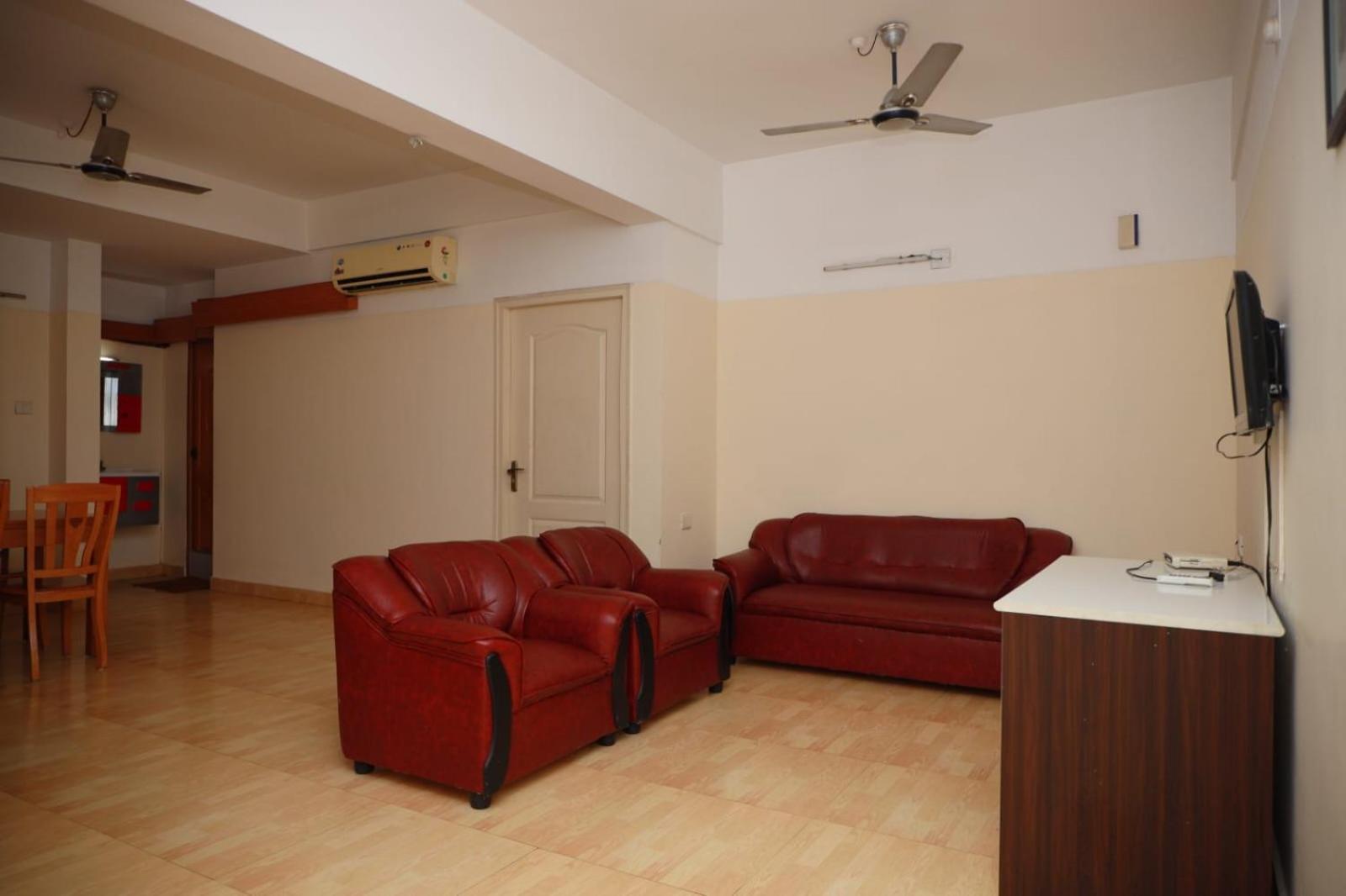 Hotel Tayas Trippapur ภายนอก รูปภาพ