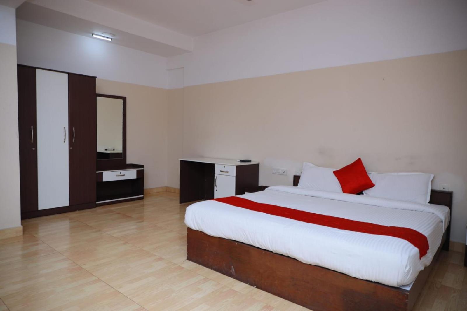 Hotel Tayas Trippapur ภายนอก รูปภาพ