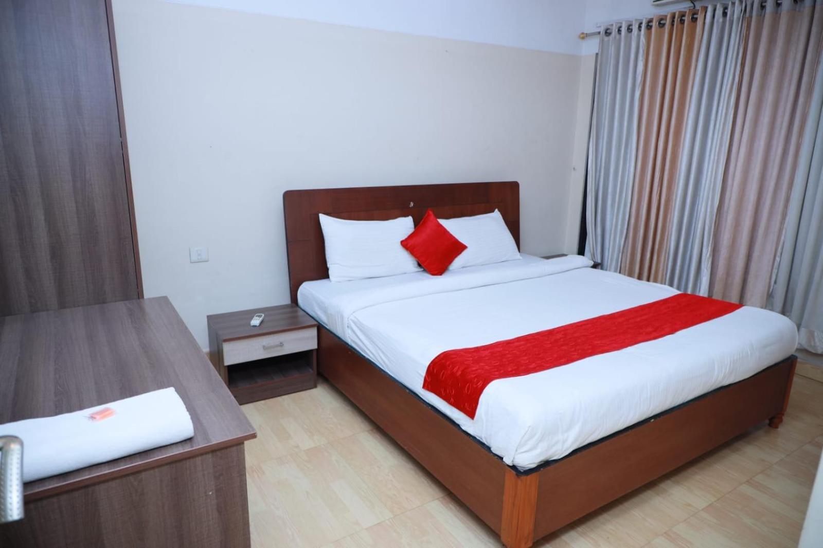 Hotel Tayas Trippapur ภายนอก รูปภาพ