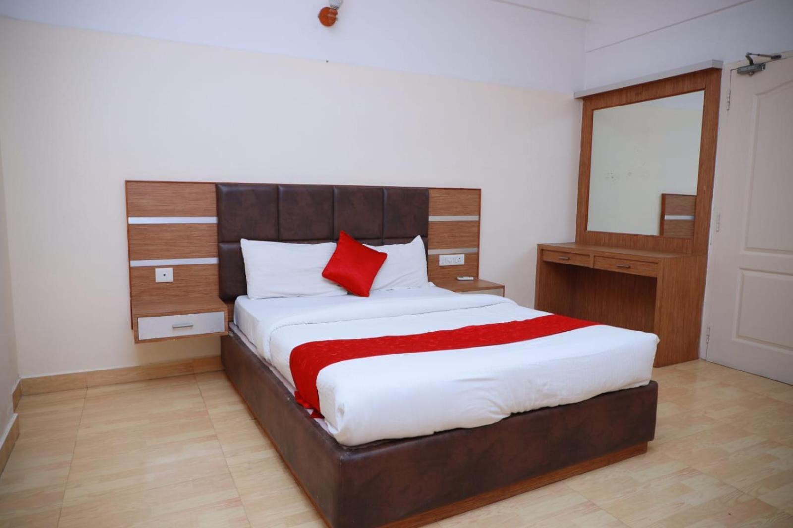 Hotel Tayas Trippapur ภายนอก รูปภาพ