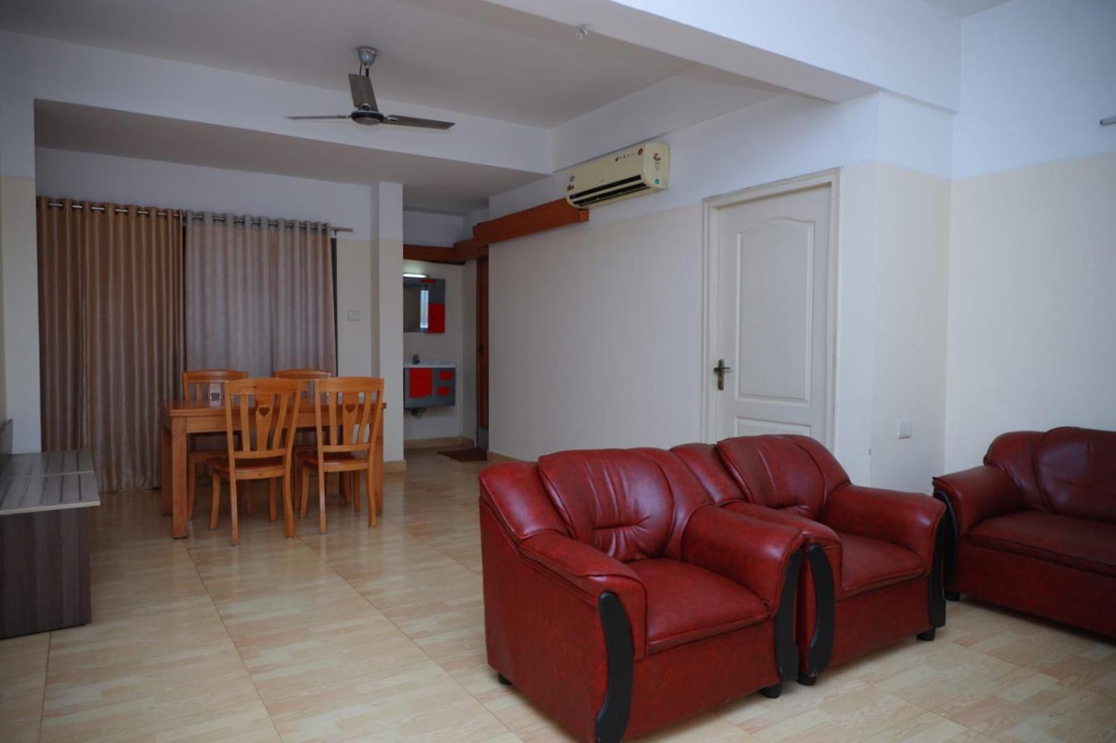 Hotel Tayas Trippapur ภายนอก รูปภาพ